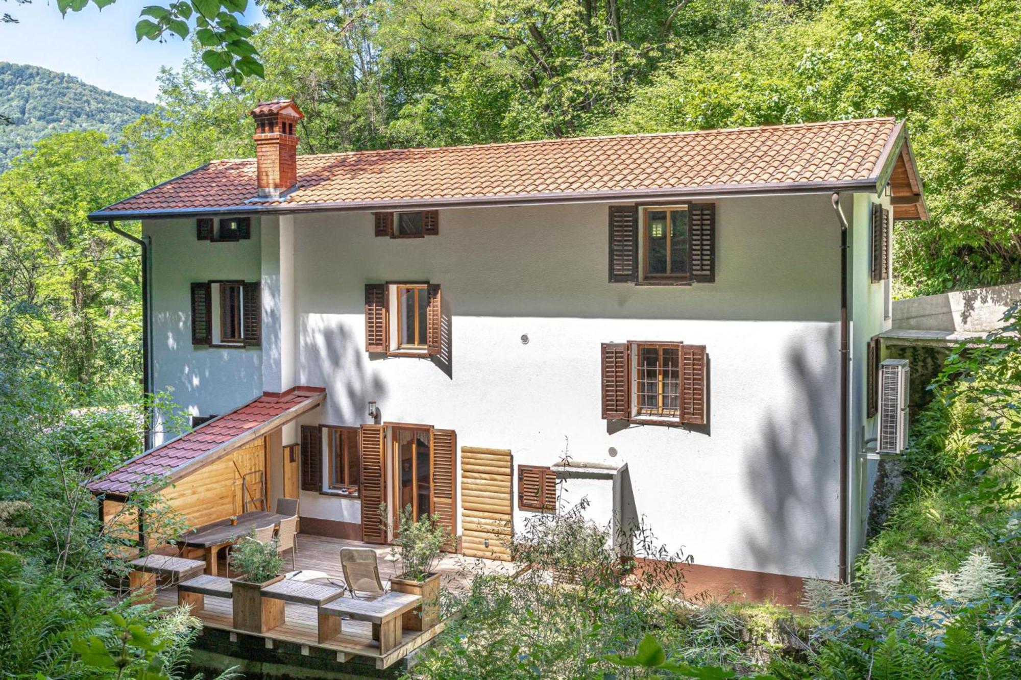 House By The Stream - Happy Rentals Avce Exterior photo